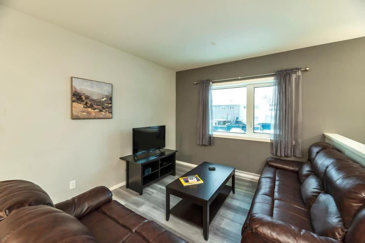 Nn - The Wanderoo - Riverdale 3-Bed 2 5-Bath Whitehorse Exterior photo