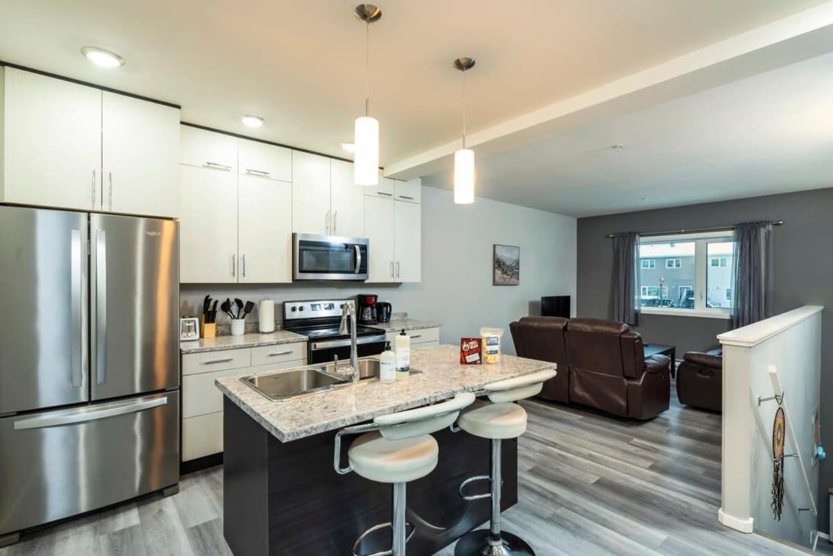Nn - The Wanderoo - Riverdale 3-Bed 2 5-Bath Whitehorse Exterior photo